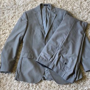 J.Ferrar men’s 40L Gray suit!